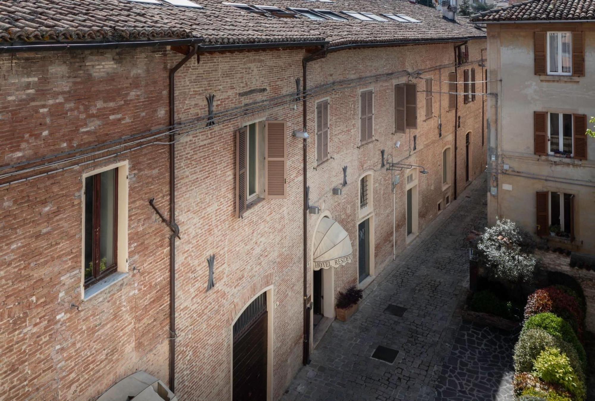Hotel Residenza La Ceramica Fabriano Luaran gambar